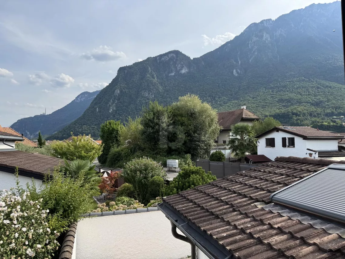 BELLE, AVEC JARDIN, PROCHE LAC ET MONTAGNES