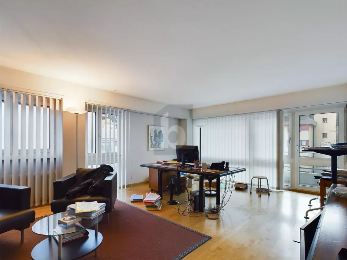 HELL AN ZENTRALER LAGE