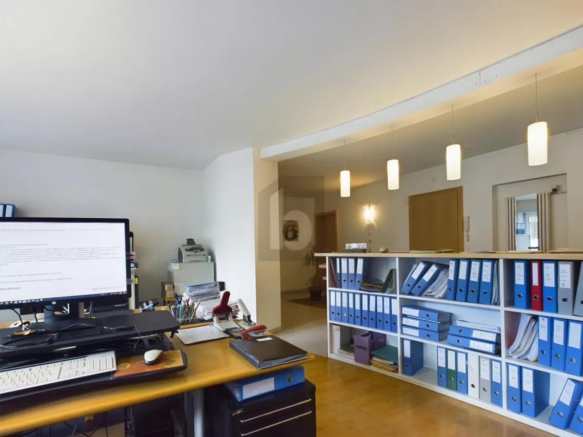 HELL AN ZENTRALER LAGE