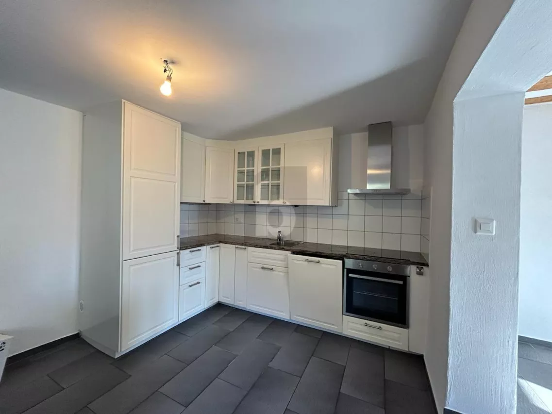 PRIX TOP ! APPARTEMENT DANS MAISON AVEC BELLE VUE !