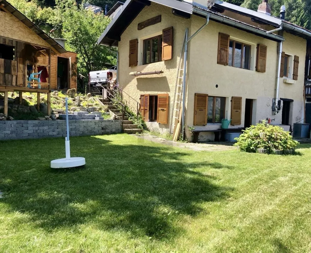 MAGNIFIQUE MAYEN AU DESSUS DE SAXON