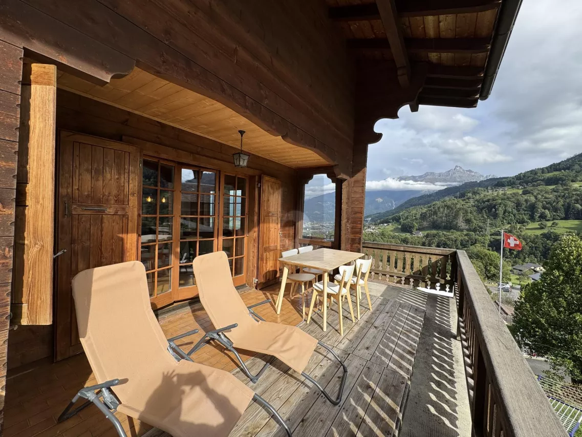 PLEIN SUD ET INCROYABLE VUE SUR LES DENTS DU MIDI