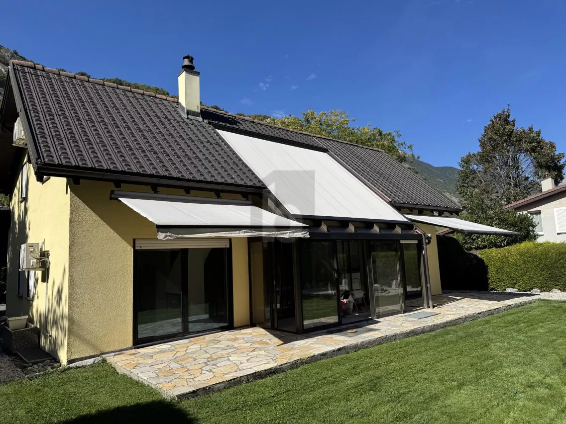 ECRIN LUMINEUX ET RAFFINÉ AU MILIEU DES VIGNES