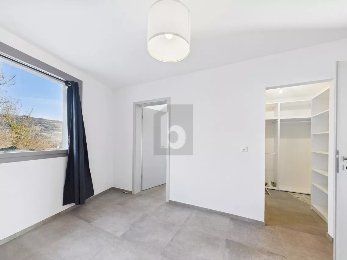 MAISON MODERNE AVEC ASCENSEUR ET PANORAMA