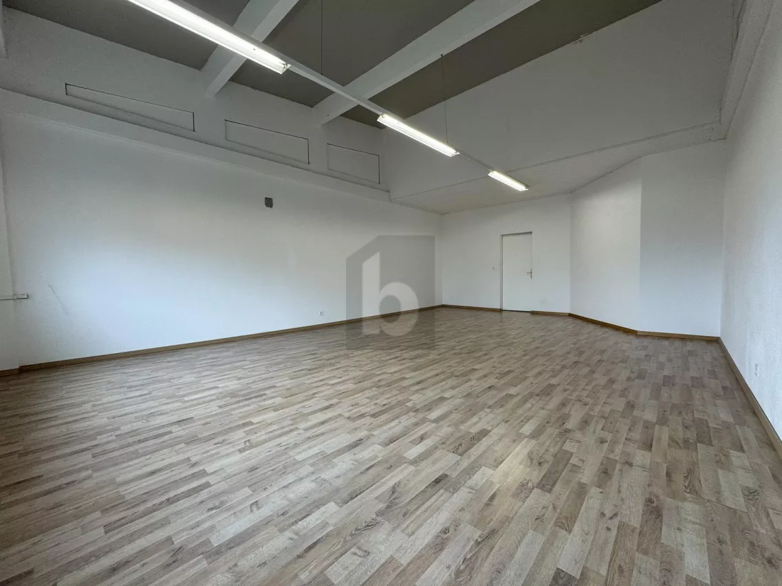 MODERNE - SPACIEUX ET LUMINEUX AU DERNIER ÉTAGE