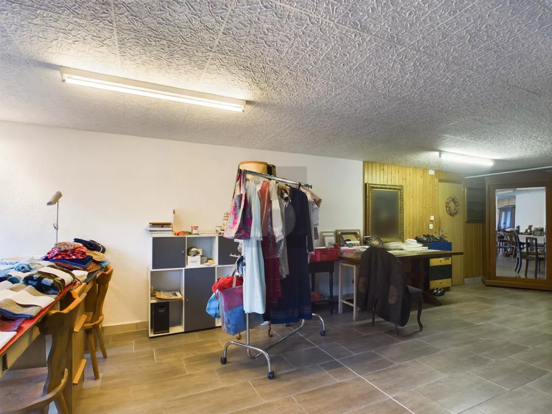 GROSSZÜGIG AN GUTER LAGE