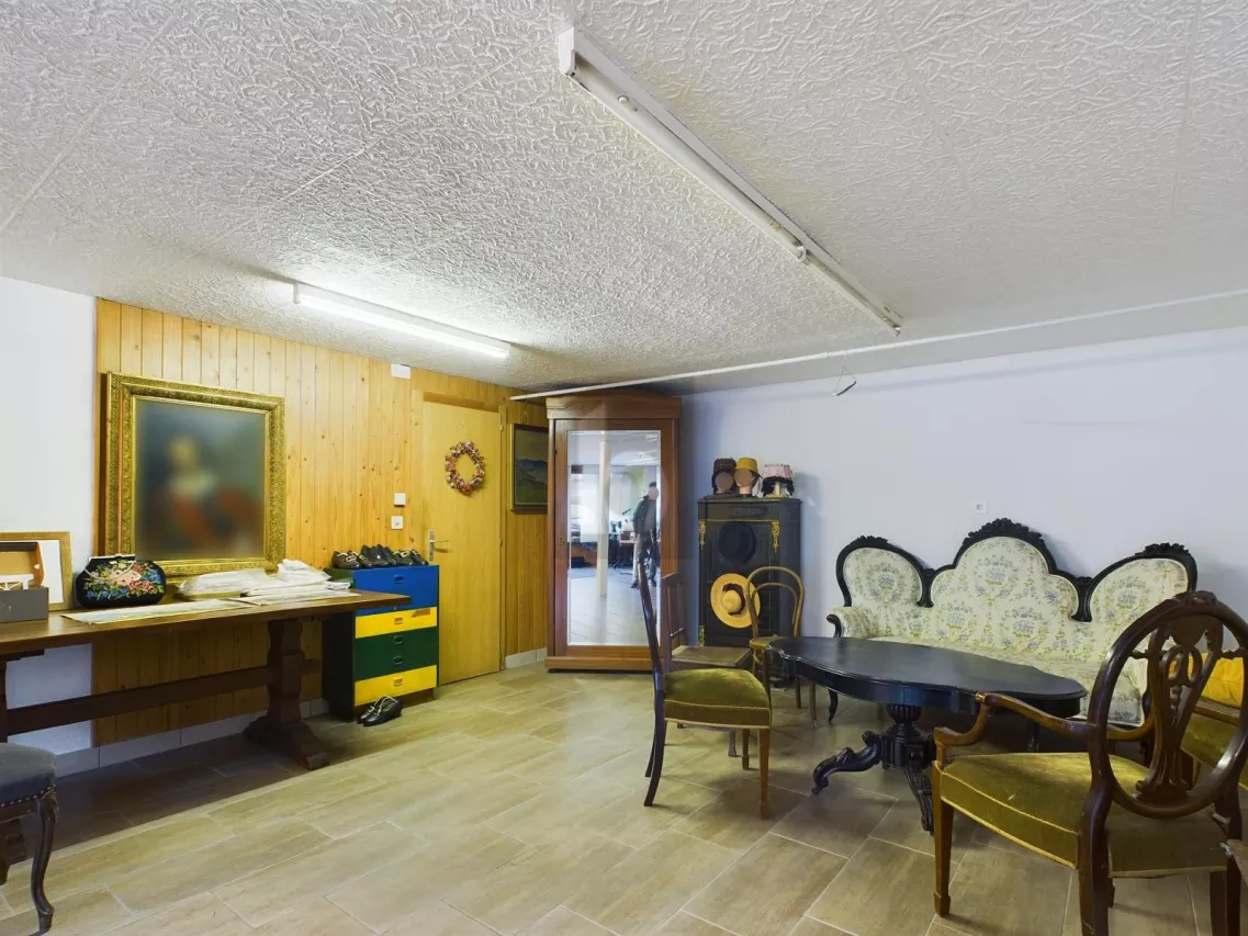 GROSSZÜGIG AN GUTER LAGE