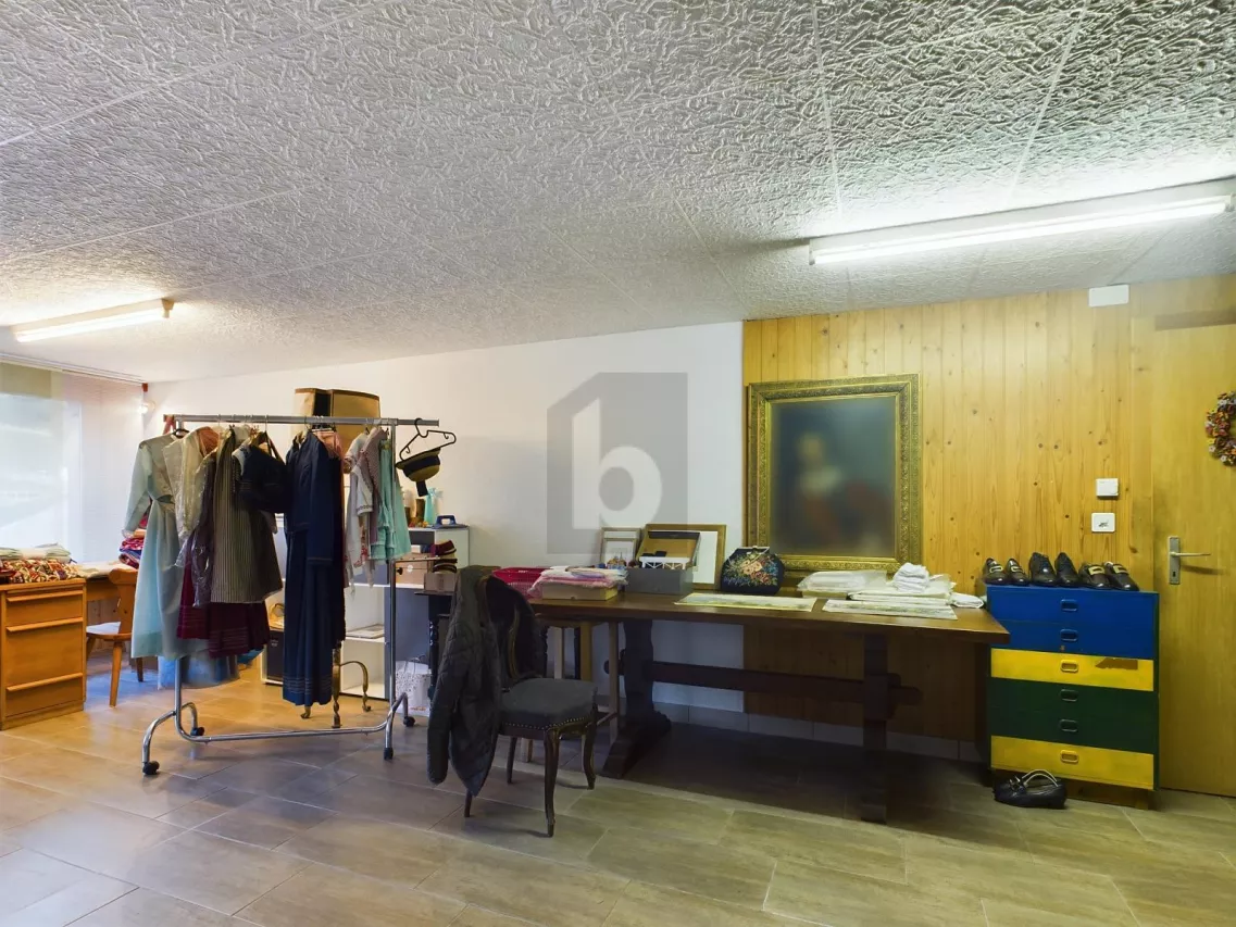 GROSSZÜGIG AN GUTER LAGE