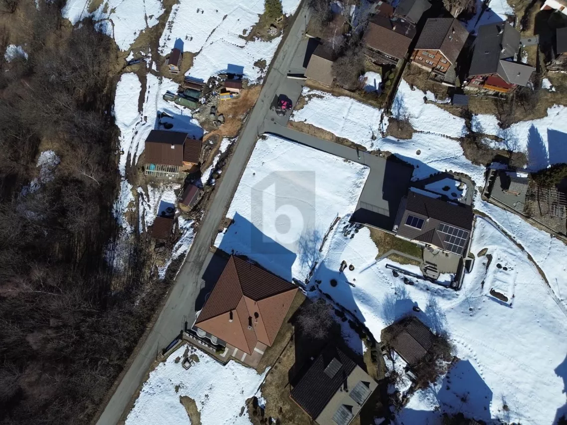 SONNIG UND RUHIG GELEGEN