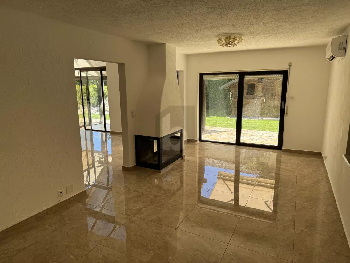 ECRIN LUMINEUX ET RAFFINÉ AU MILIEU DES VIGNES