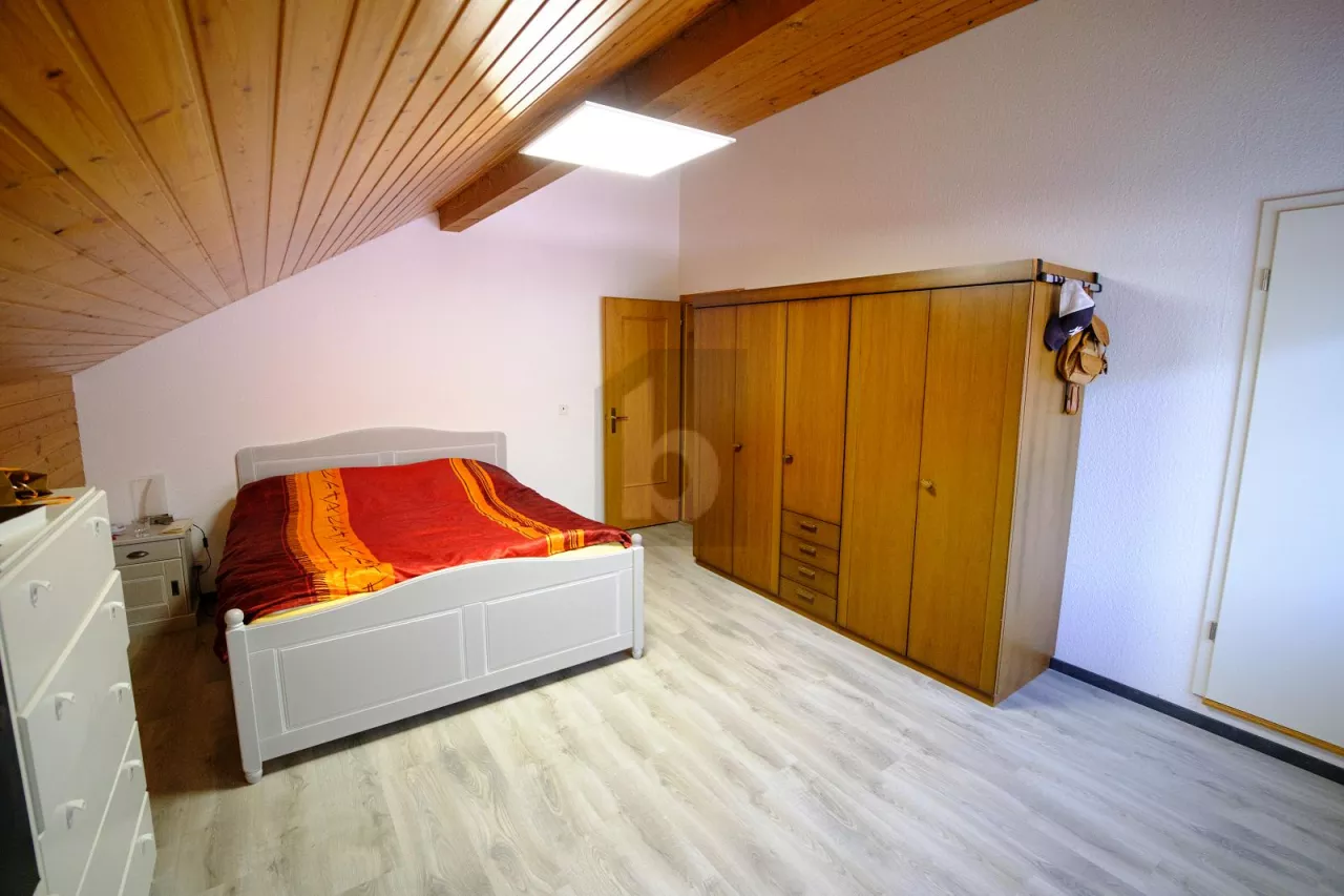 AVEC UNE BELLE TERRASSE ET UNE VUE DÉGAGÉE