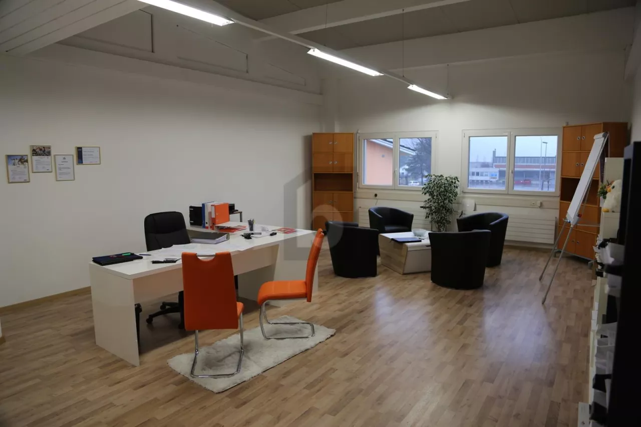 MODERNE - SPACIEUX ET LUMINEUX AU DERNIER ÉTAGE