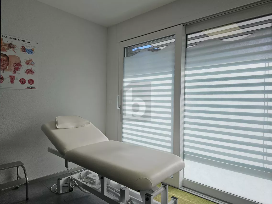 VITRINE BIEN EXPOSÉE ET POSSIBILITÉS MULTIPLES