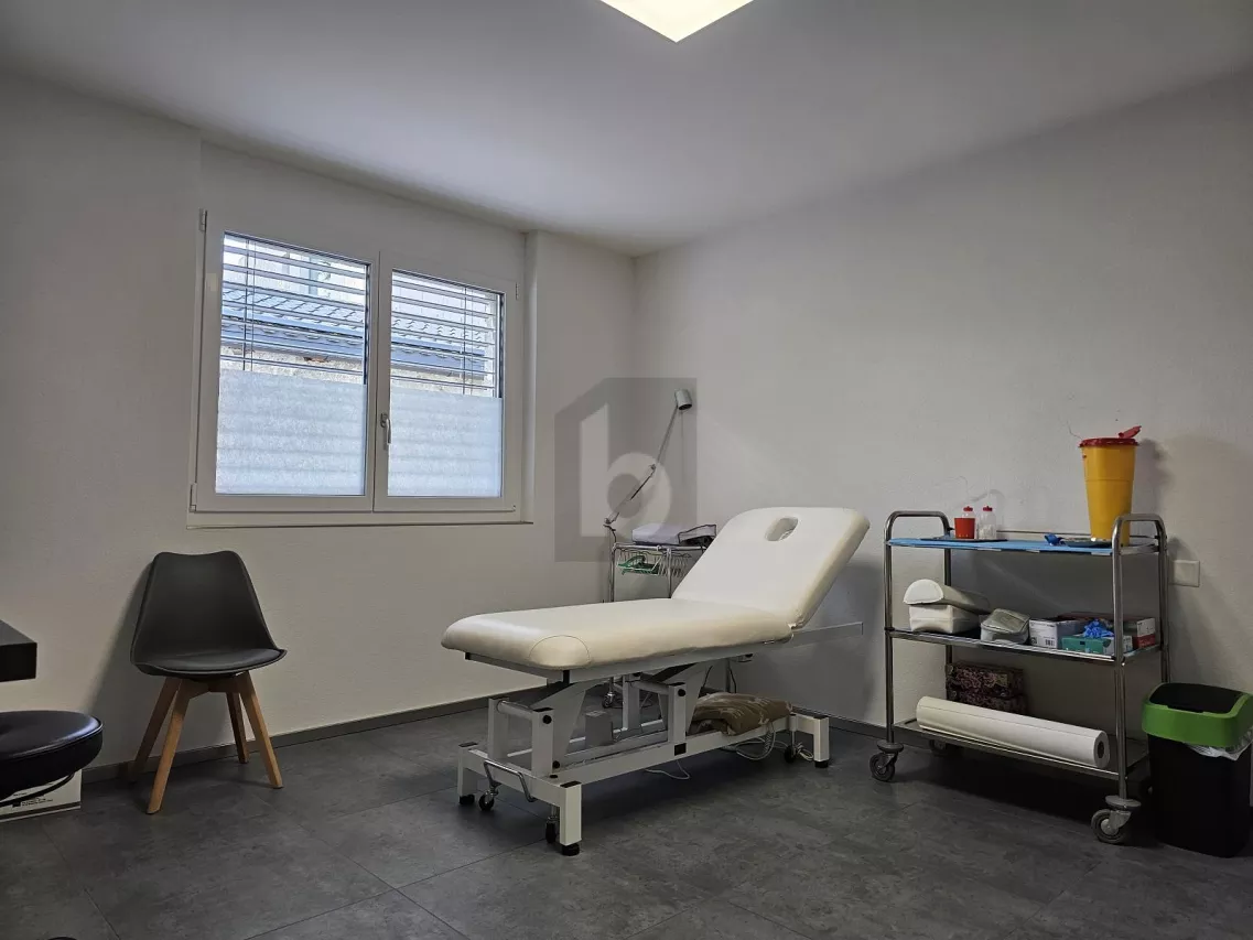 VITRINE BIEN EXPOSÉE ET POSSIBILITÉS MULTIPLES