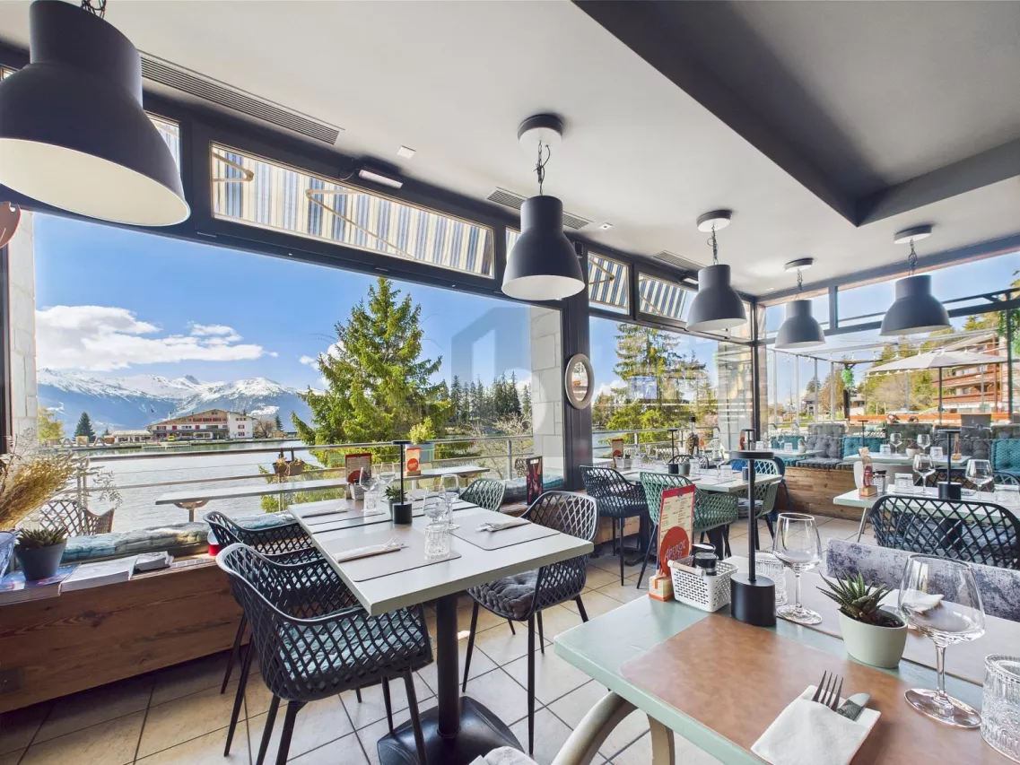 MAGNIFIQUE, AVEC VUE DIRECTE SUR LE LAC