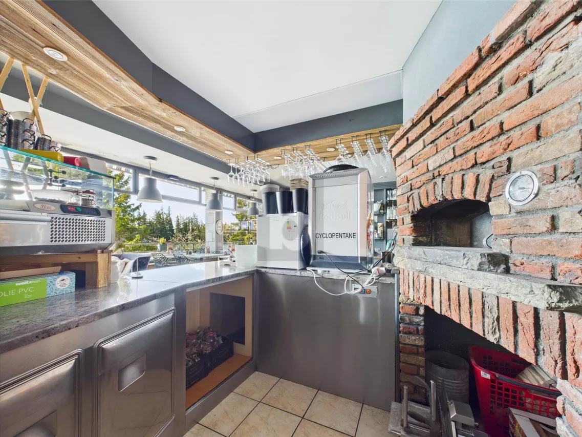 MAGNIFIQUE, AVEC VUE DIRECTE SUR LE LAC