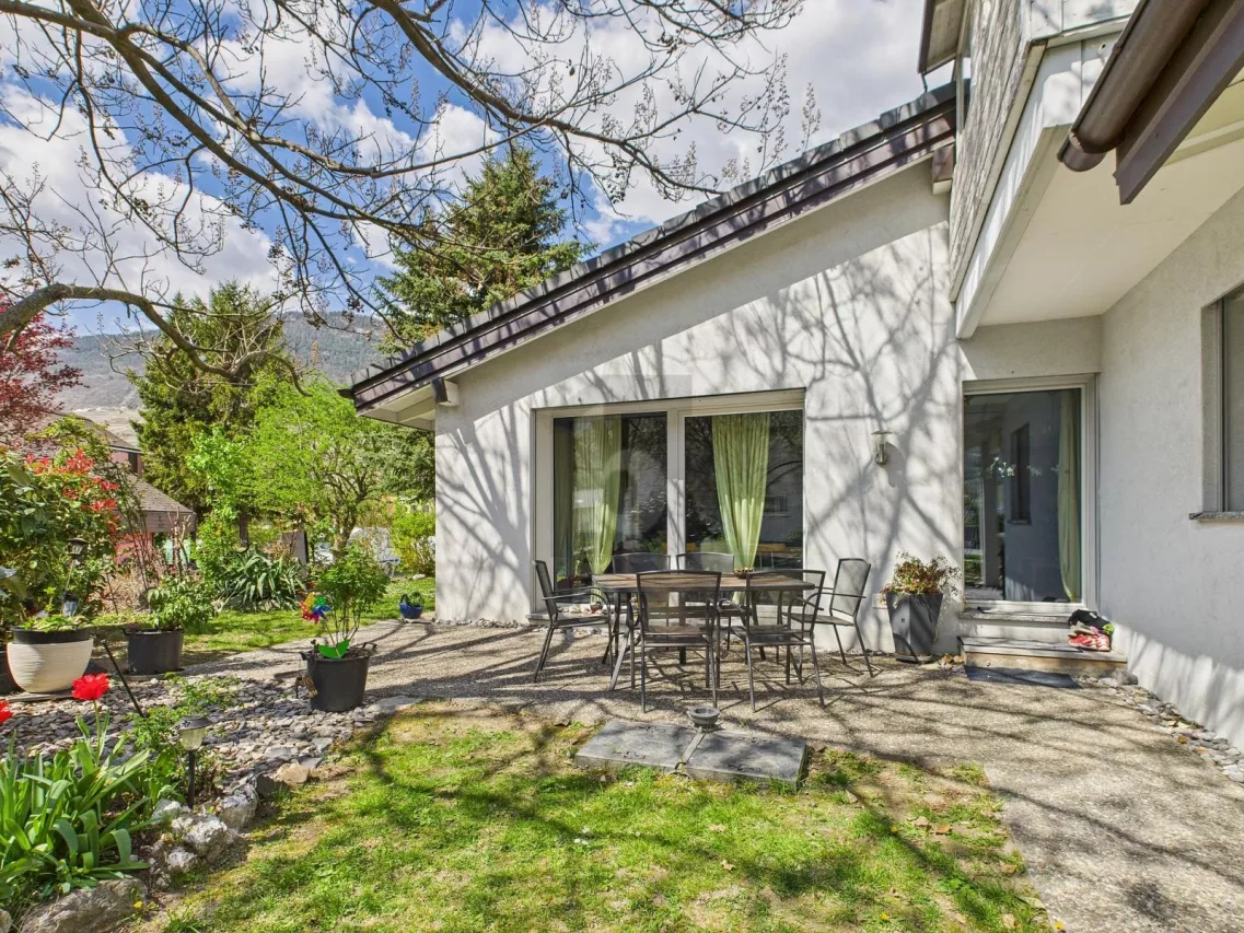 MAISON AVEC UN APPARTEMENT INDÉPENDANT