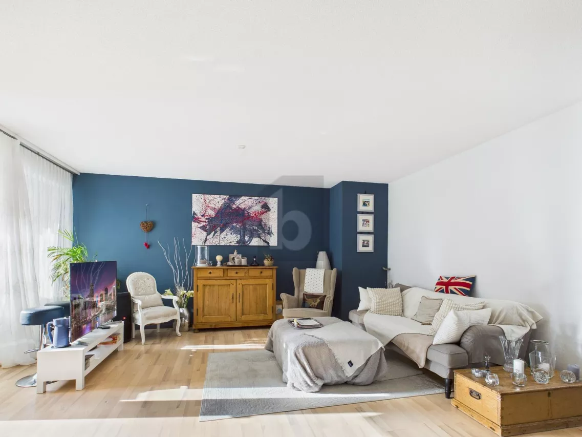 ENTIÈREMENT RÉNOVÉ ET DANS UN QUARTIER CALME