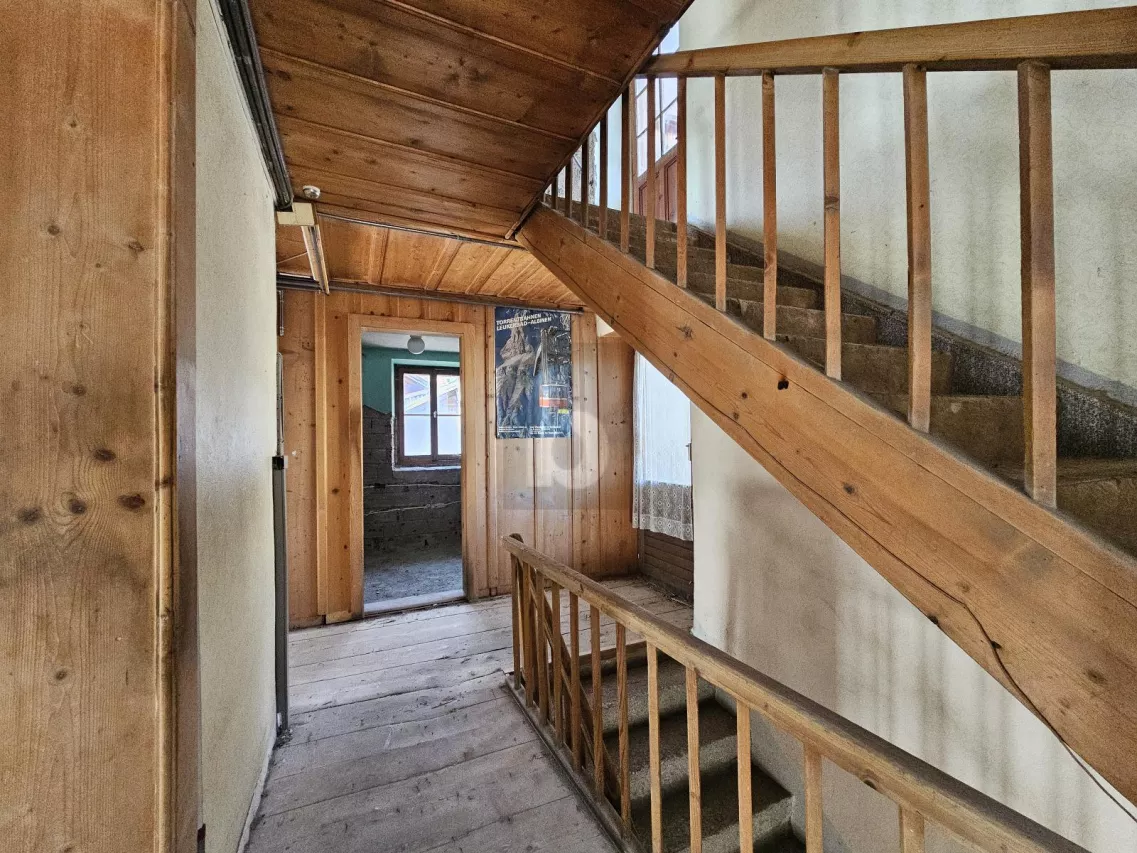 IMMEUBLE AVEC FORT POTENTIEL DE RÉNOVATION