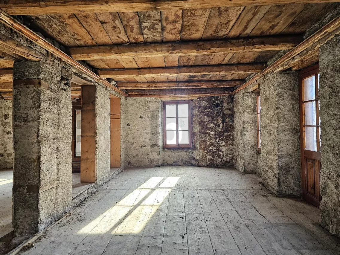 IMMEUBLE AVEC FORT POTENTIEL DE RÉNOVATION