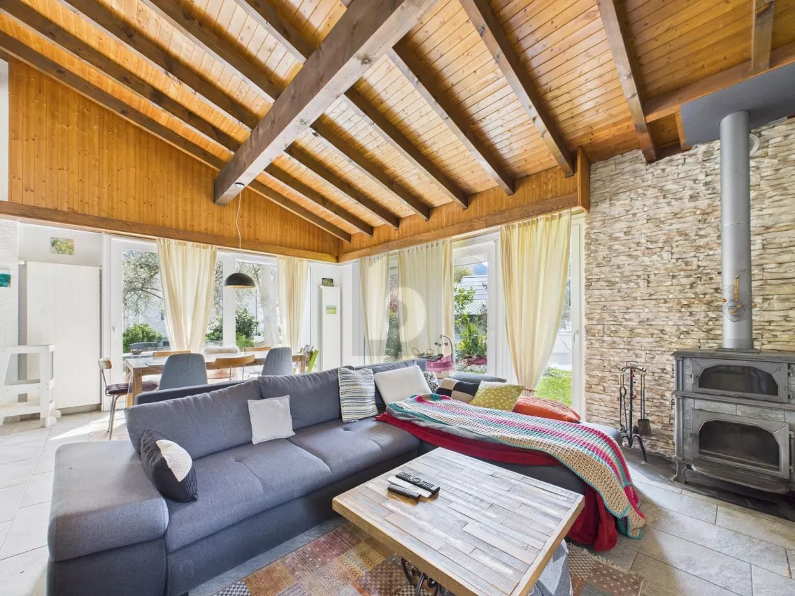 MAISON AVEC UN APPARTEMENT INDÉPENDANT