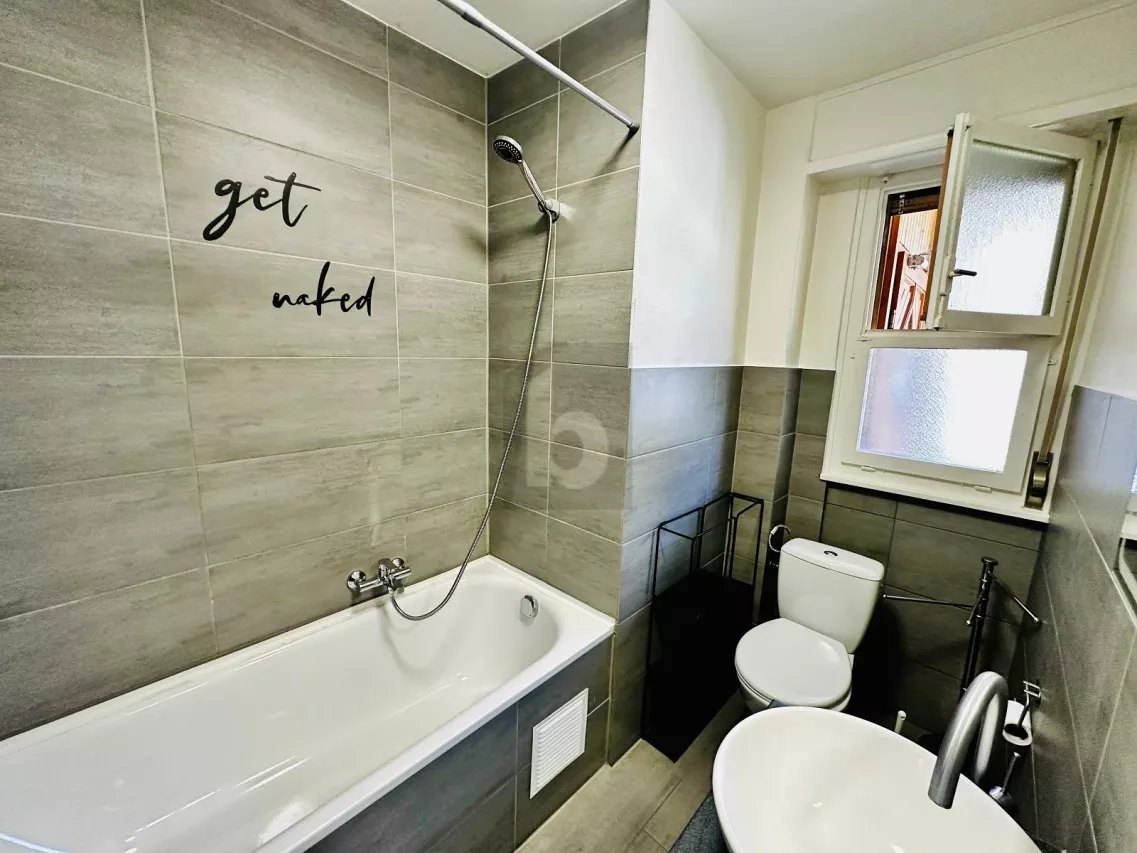 CENTRAL ET ENTIÈREMENT RÉNOVÉ