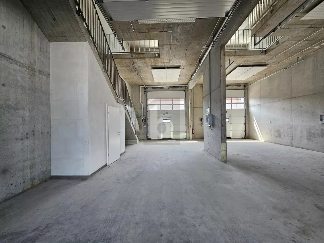 HALLE DOUBLE AVEC PARTICIPATION TRAVAUX