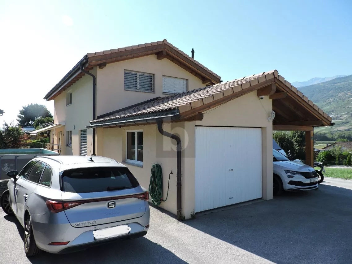 MODERNE, LUMINEUX, VUE MONTAGNES AVEC JACUZZI