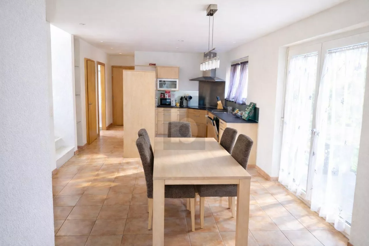 MODERNE, LUMINEUX, VUE MONTAGNES AVEC JACUZZI