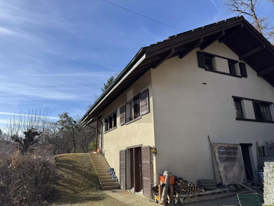 ENTRE CIEL ET VIGNES, BAIGNÉE DE LUMIÈRE