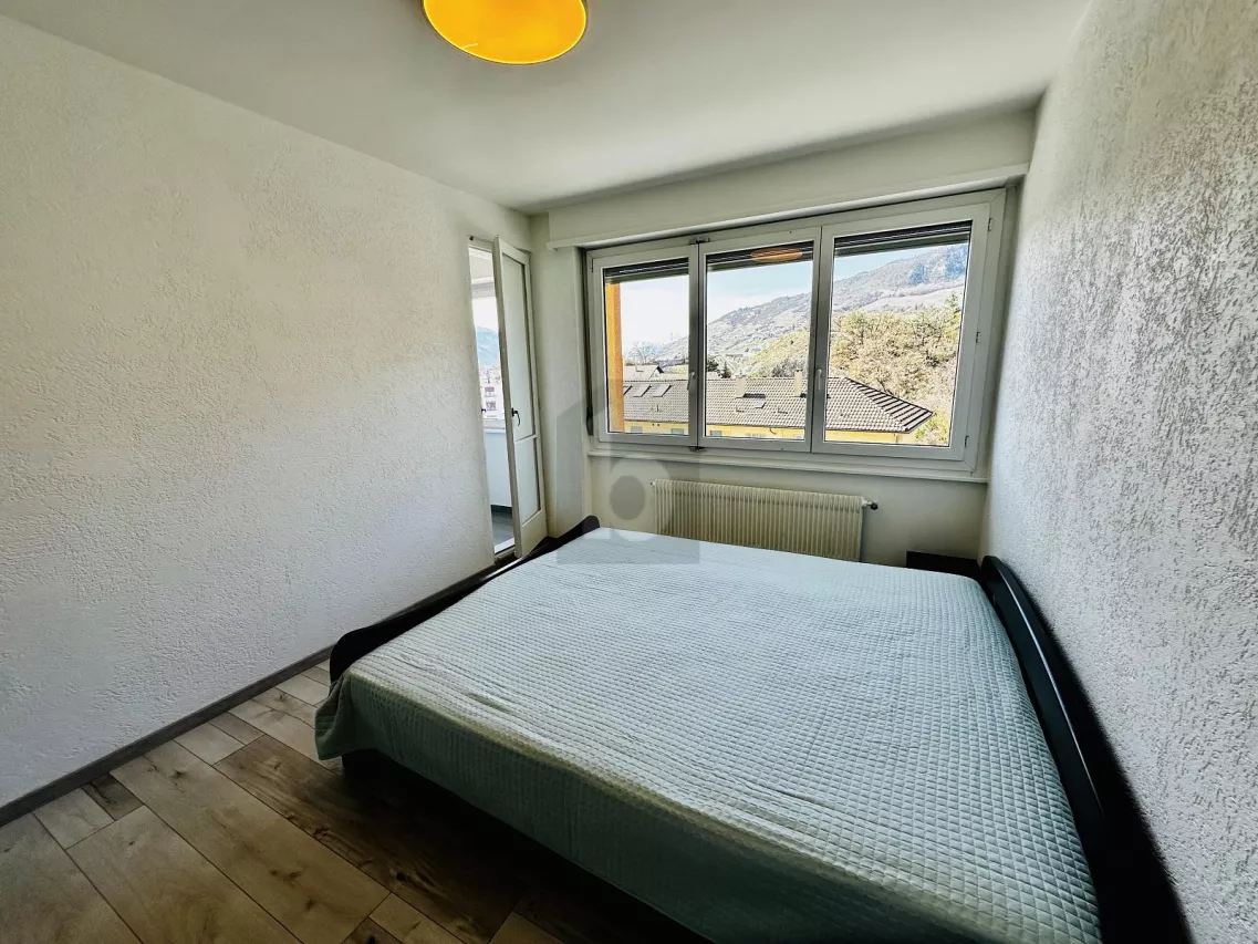 CENTRAL ET ENTIÈREMENT RÉNOVÉ