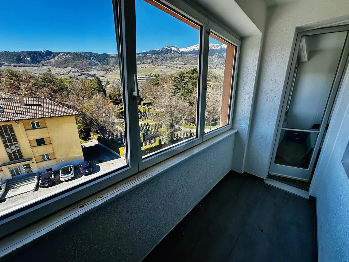 CENTRAL ET ENTIÈREMENT RÉNOVÉ