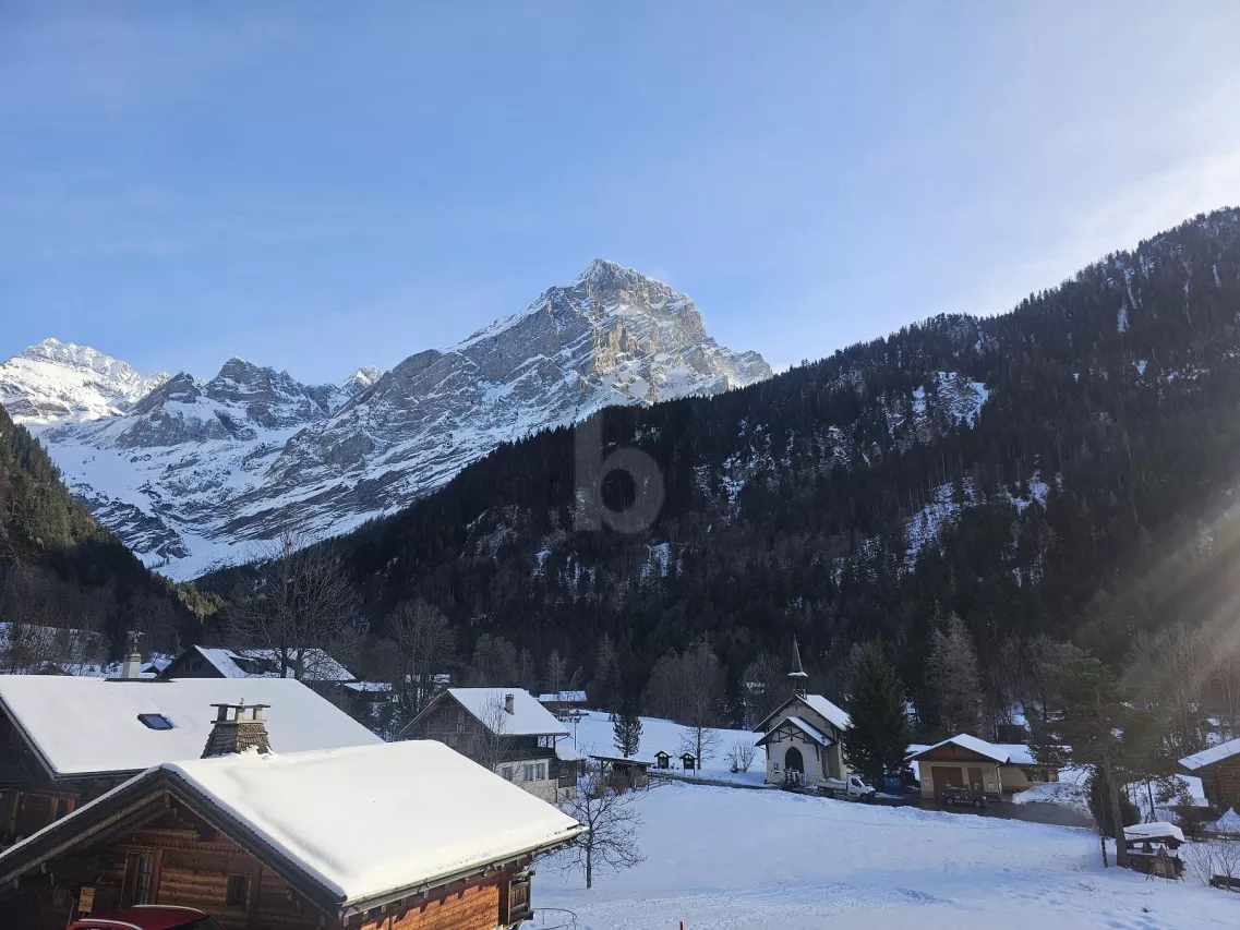 BAIGNÉ DE LUMIÈRE, CALME ET CONFORTABLE