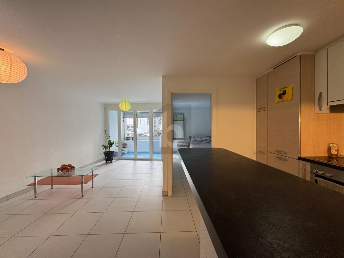 CHARMANT AVEC LOGGIA, PLEIN CENTRE