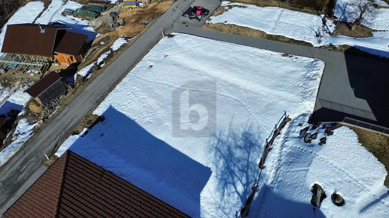 SONNIG UND RUHIG GELEGEN