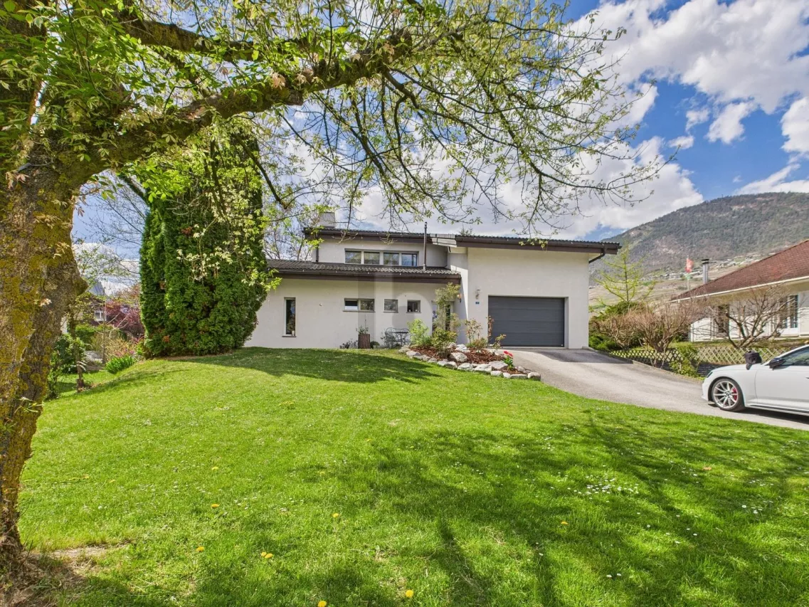 MAISON AVEC UN APPARTEMENT INDÉPENDANT