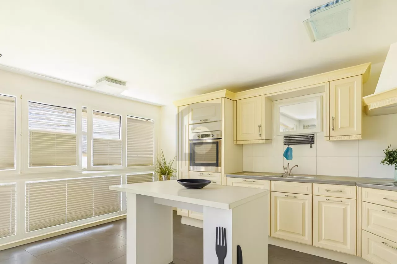 MODERN, ELEGANT & GROSSZÜGIG