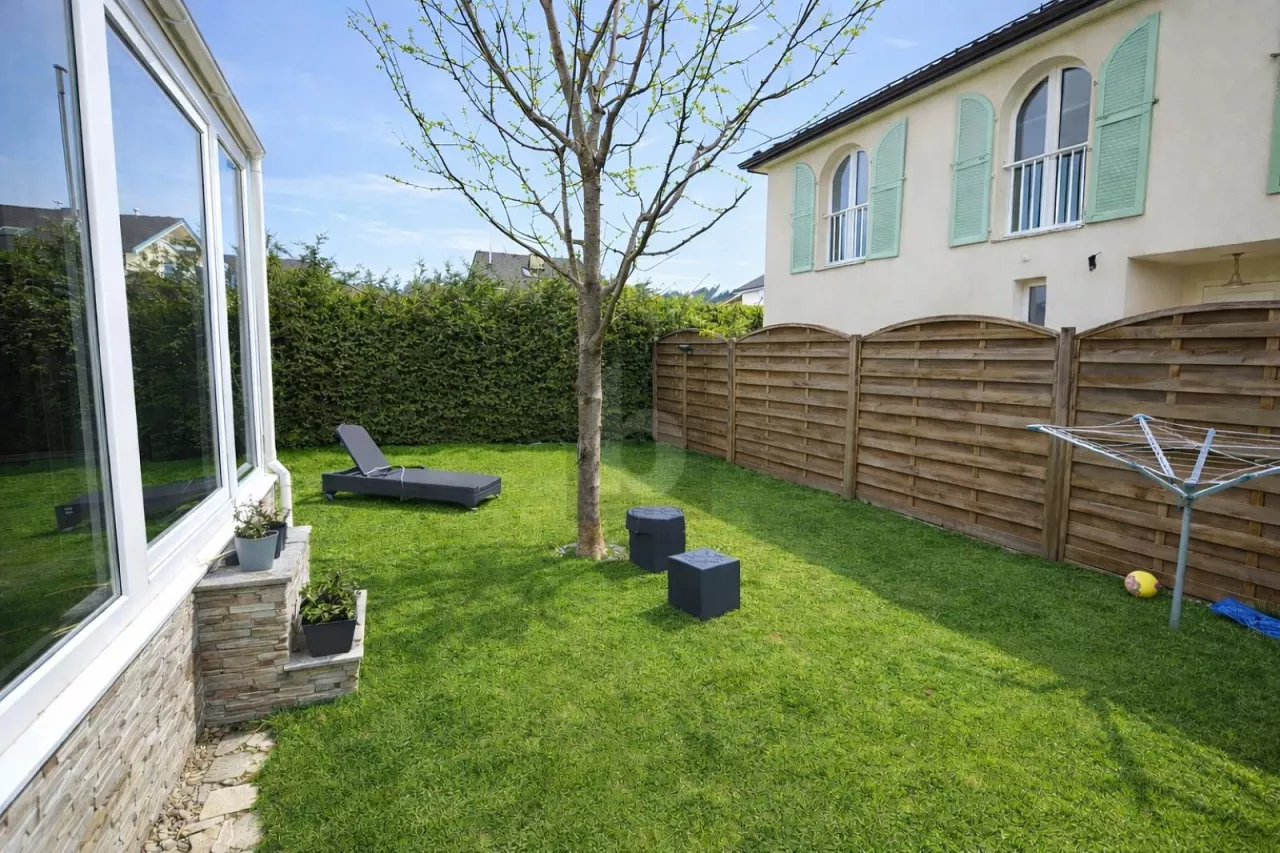 TRANQUILLITÉ AVEC JARDIN ET LAC