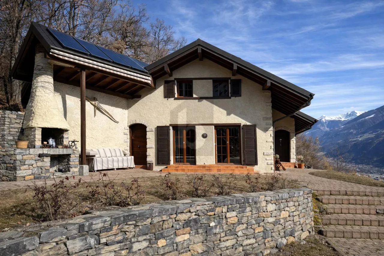 ENTRE CIEL ET VIGNES, BAIGNÉE DE LUMIÈRE