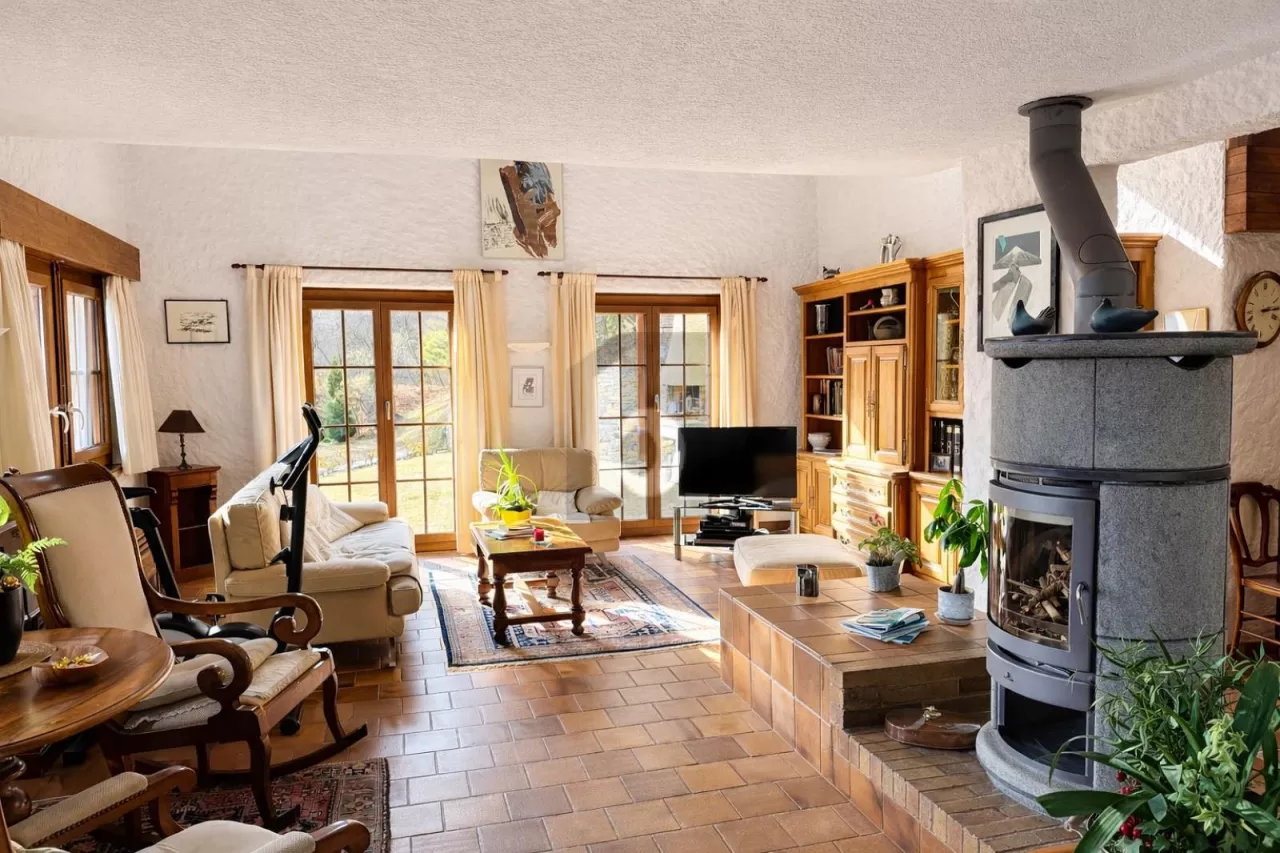 ENTRE CIEL ET VIGNES, BAIGNÉE DE LUMIÈRE