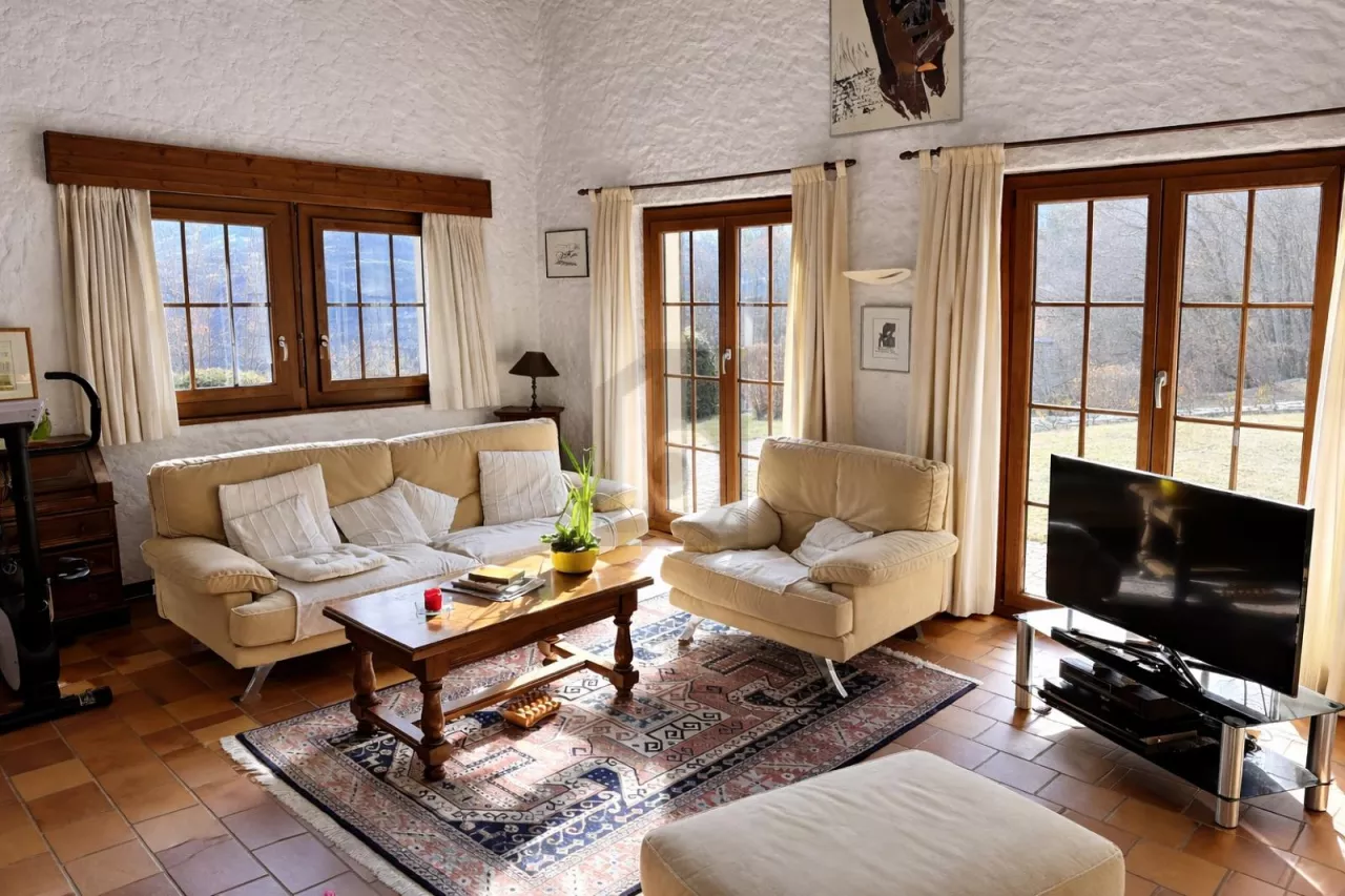 ENTRE CIEL ET VIGNES, BAIGNÉE DE LUMIÈRE