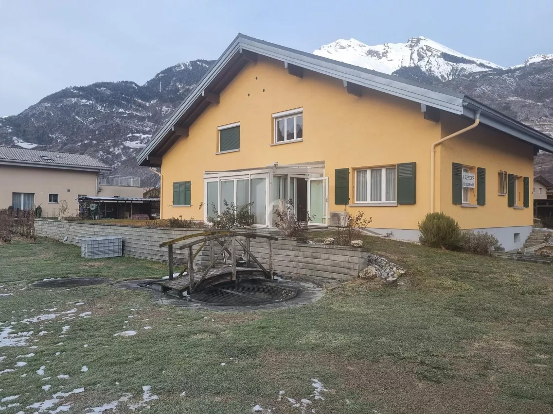 PERLE RARE AVEC UN IMMENSE TERRAIN À VÉTROZ