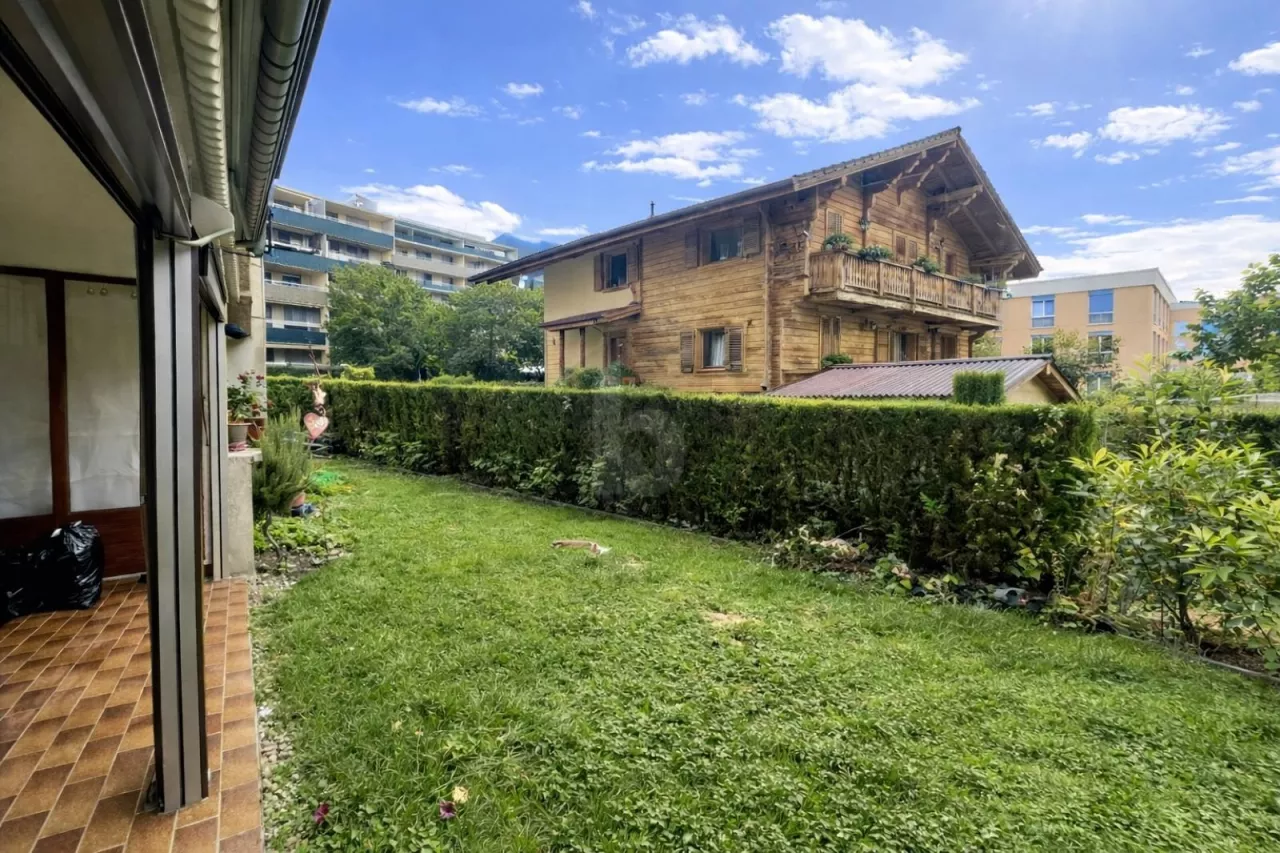 SPACIEUX AVEC JARDIN PRIVATIF