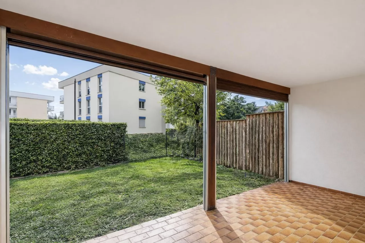 SPACIEUX AVEC JARDIN PRIVATIF