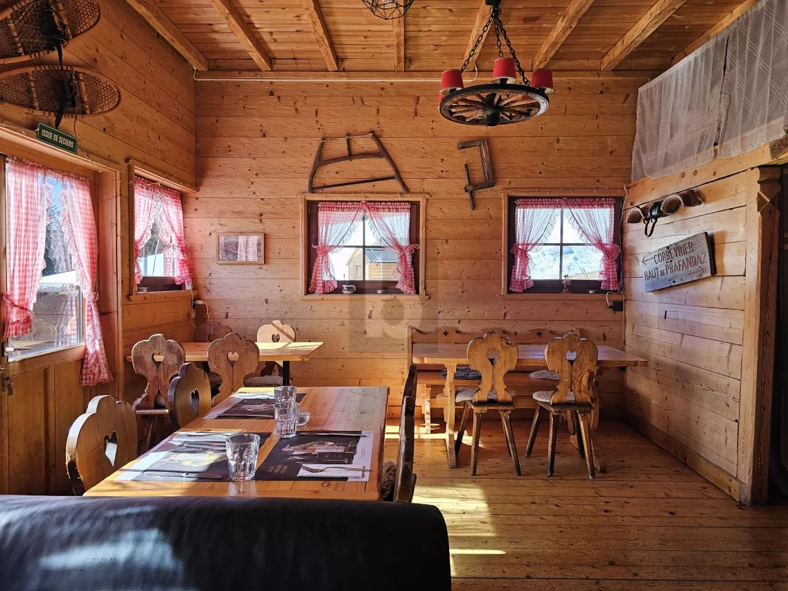 SPLENDIDE CHALET RESTAURANT AVEC APPARTEMENT