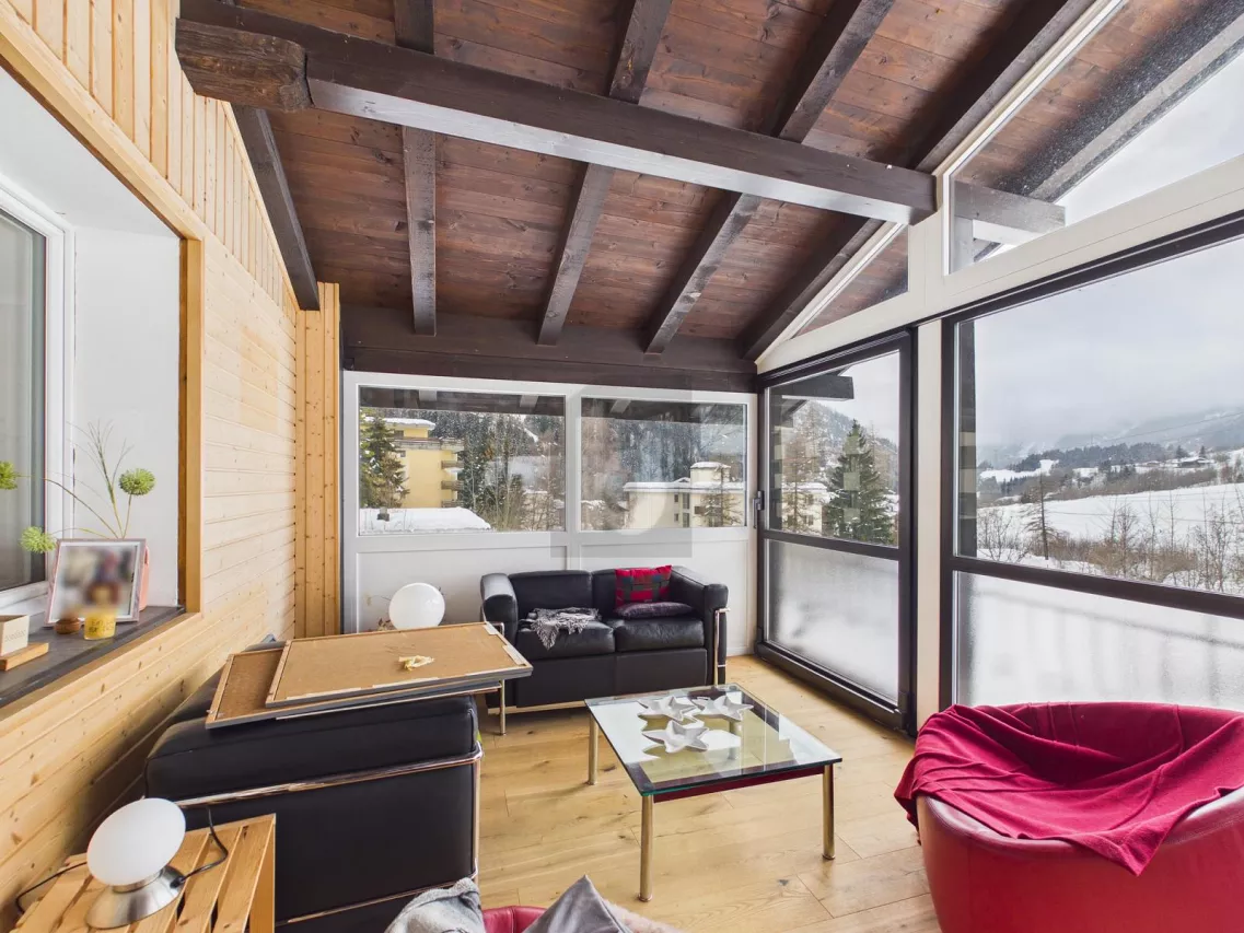 SONNIG UND RUHIG MIT BERGBLICK