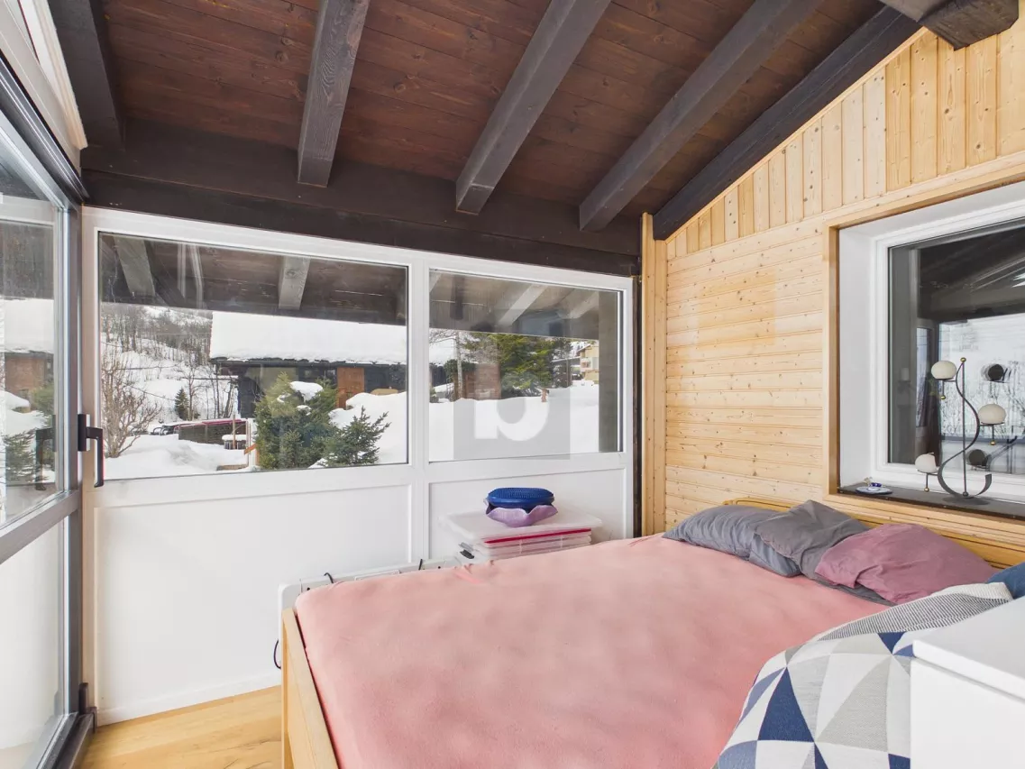 SONNIG UND RUHIG MIT BERGBLICK