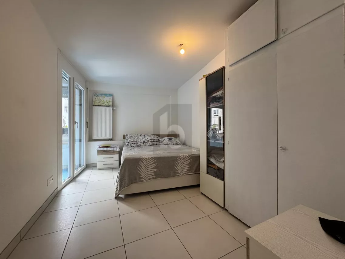 CHARMANT AVEC LOGGIA, PLEIN CENTRE