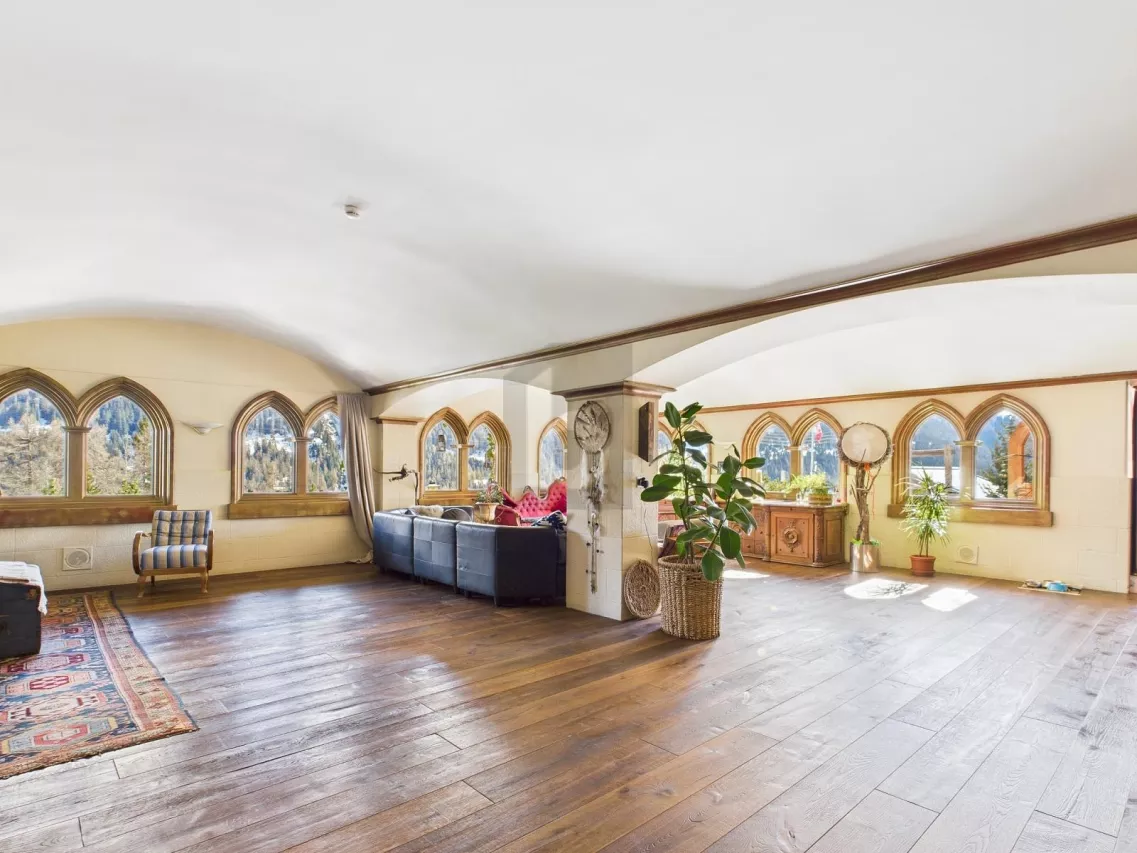 GROSSZÜGIG AN HERRLICHER UMGEBUNG