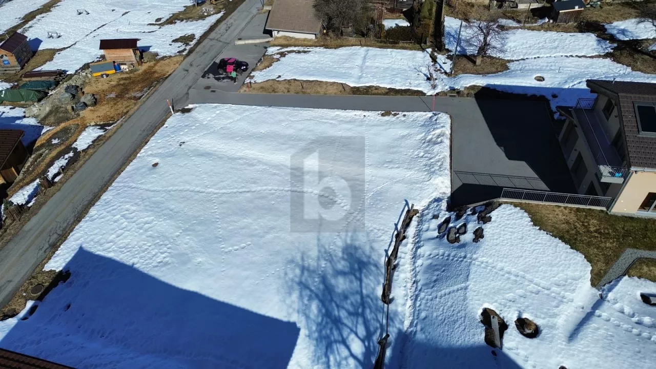 SONNIG UND RUHIG GELEGEN